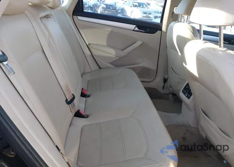 2013 Volkswagen Passat 2.5L Se z USA, uszkodzony, nr VIN 1VWBP7A3XDC125272